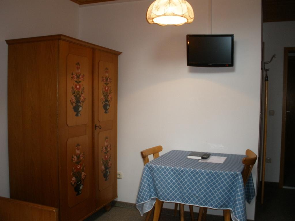 Alpengasthof Zur Loisach Hotel Grossweil Szoba fotó