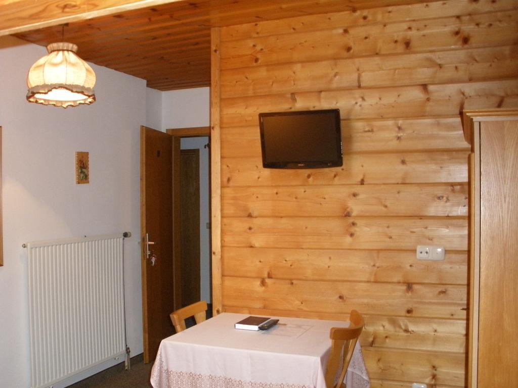 Alpengasthof Zur Loisach Hotel Grossweil Szoba fotó