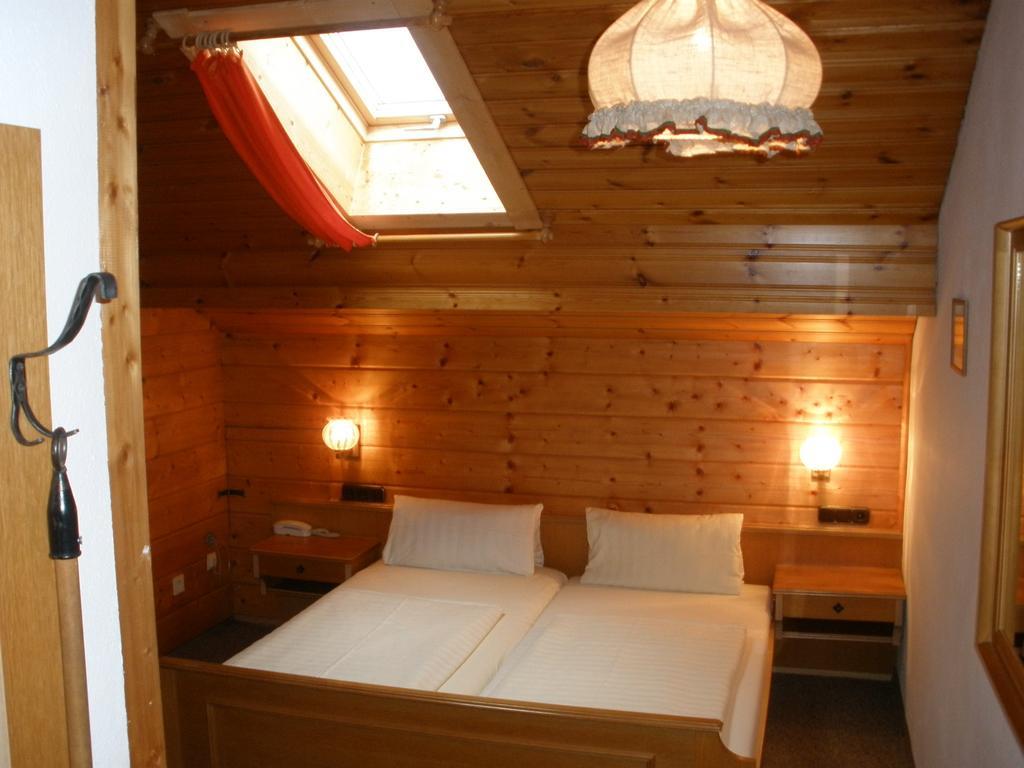 Alpengasthof Zur Loisach Hotel Grossweil Szoba fotó