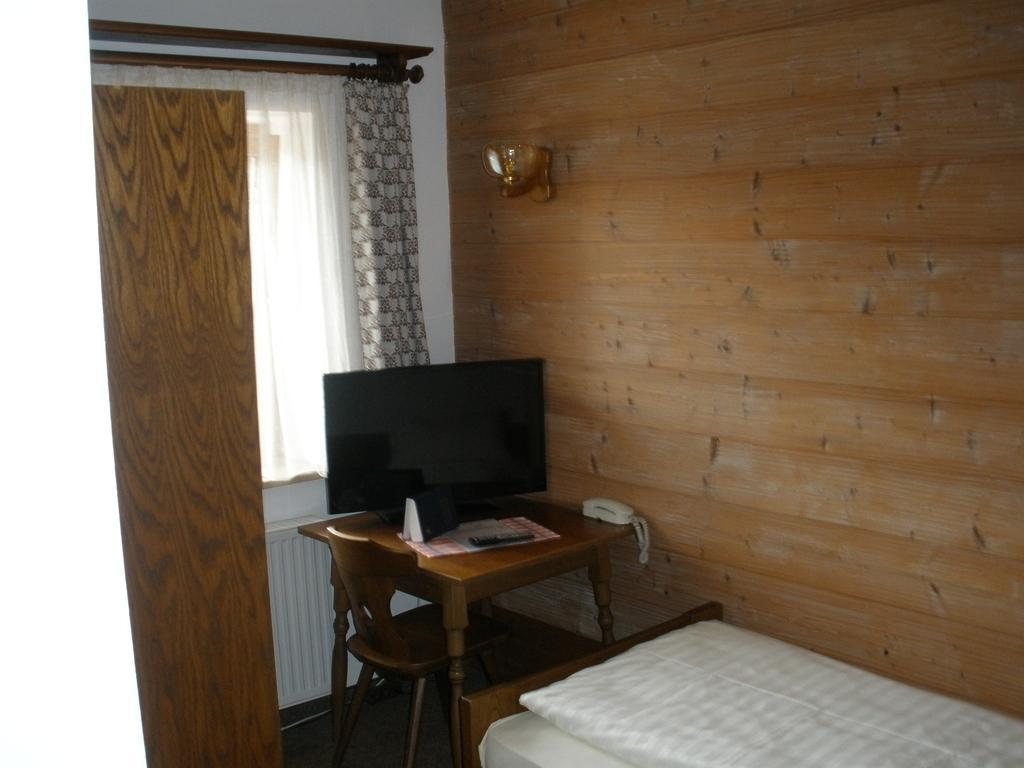Alpengasthof Zur Loisach Hotel Grossweil Szoba fotó