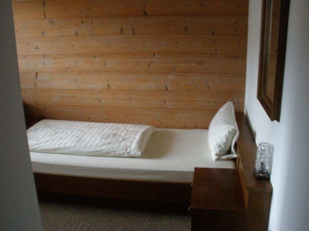 Alpengasthof Zur Loisach Hotel Grossweil Szoba fotó