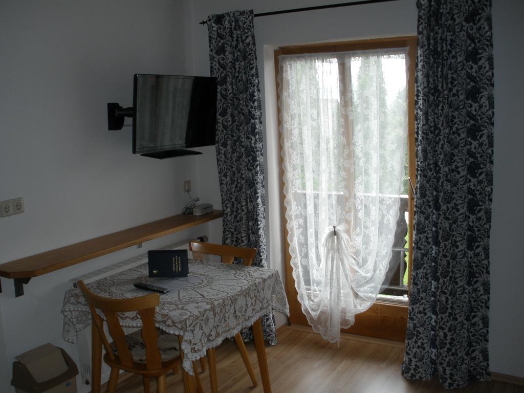 Alpengasthof Zur Loisach Hotel Grossweil Szoba fotó