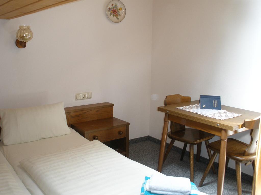 Alpengasthof Zur Loisach Hotel Grossweil Szoba fotó