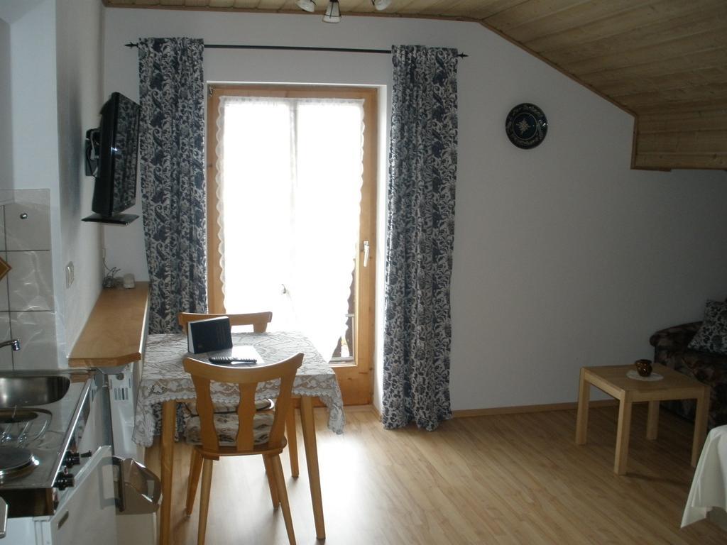 Alpengasthof Zur Loisach Hotel Grossweil Szoba fotó