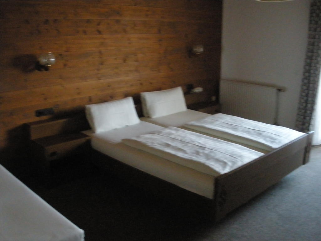 Alpengasthof Zur Loisach Hotel Grossweil Szoba fotó